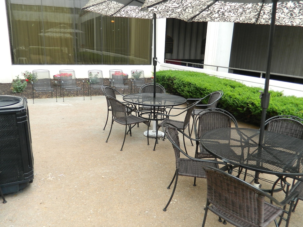 Capital Plaza Hotel 34/37