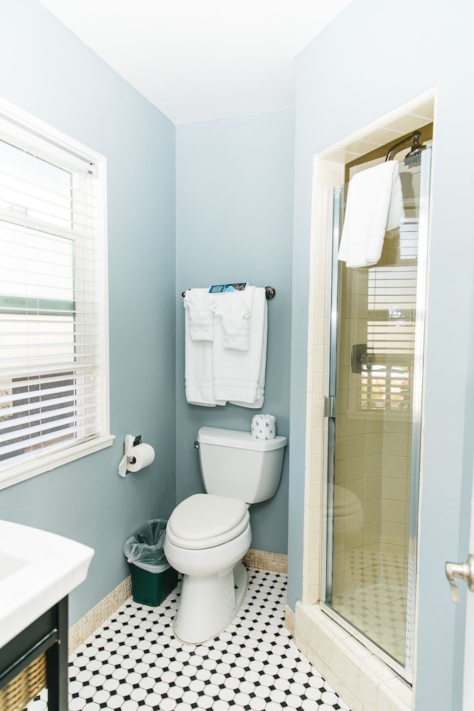 Seaside Laguna Inn & Suites 50/50