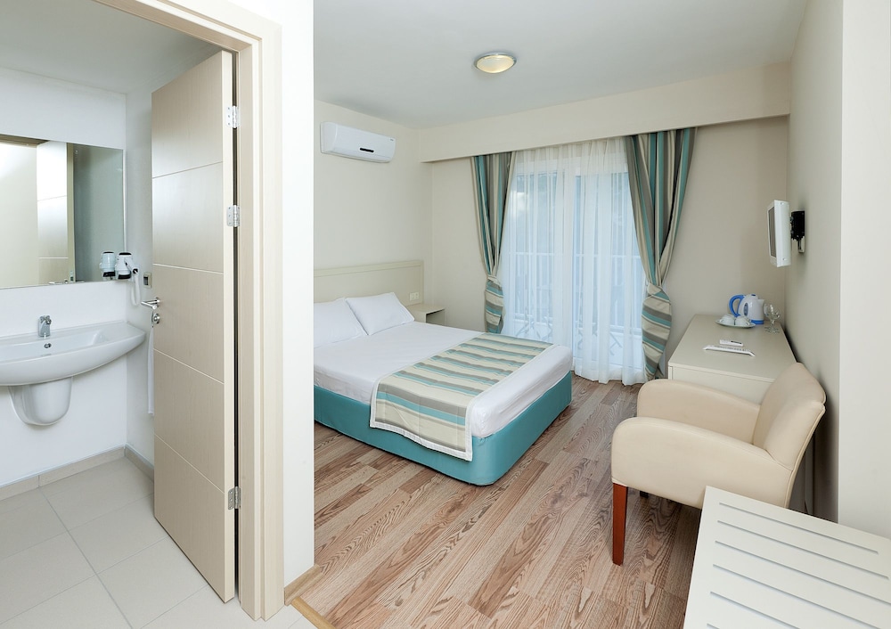 Bodrum Beach Resort 34/65