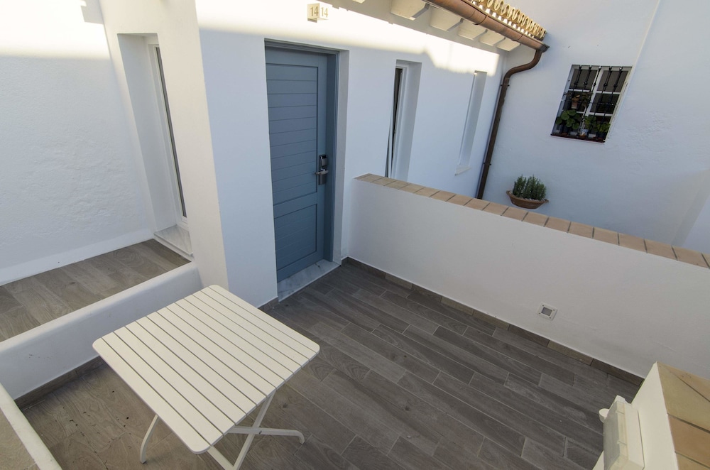 Hostal Gravina 28/50