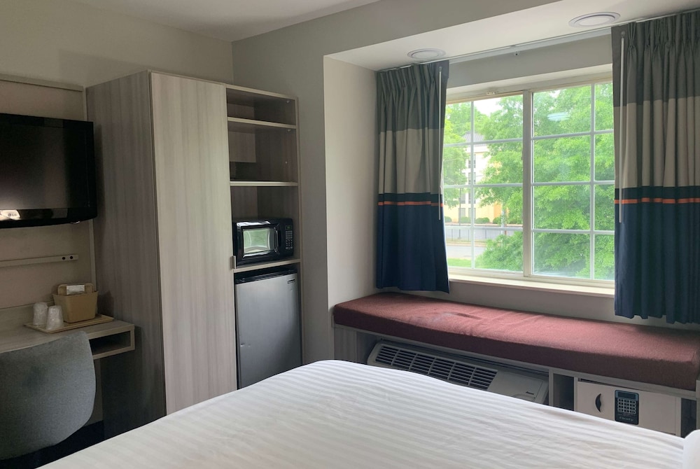 Microtel Inn & Suites by Wyndham Charlotte Airport 18/28