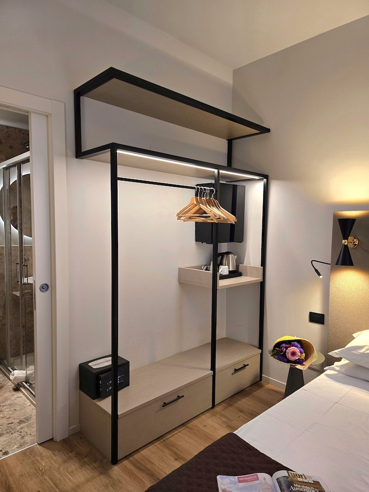 Hotel Porta Pia 32/49
