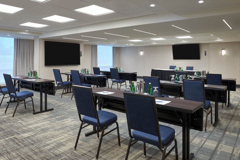 Four Points by Sheraton Point Edward Sarnia 54/62