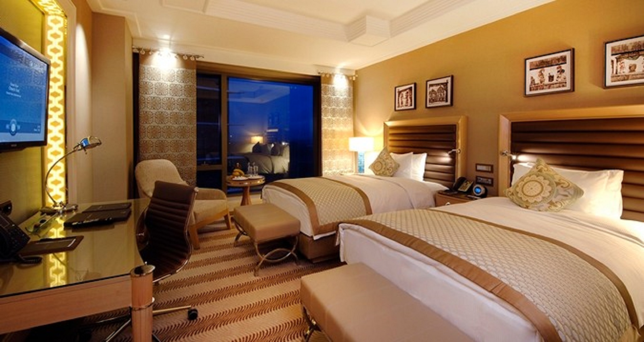 EXECUTIVE, TWIN BEDS, LOUNGE ACCESS