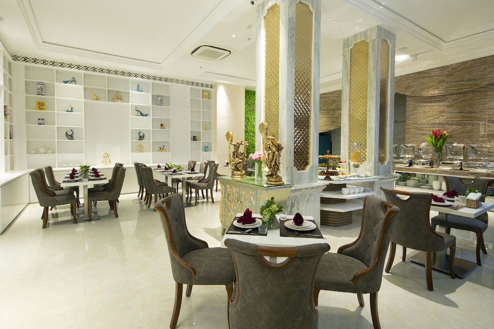 Blue Diamond Luxury Hotel 63/72