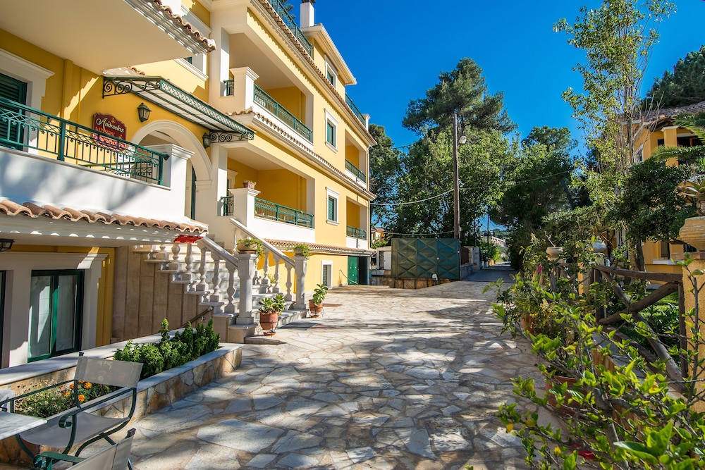 Andreolas Luxury Suites 61/72