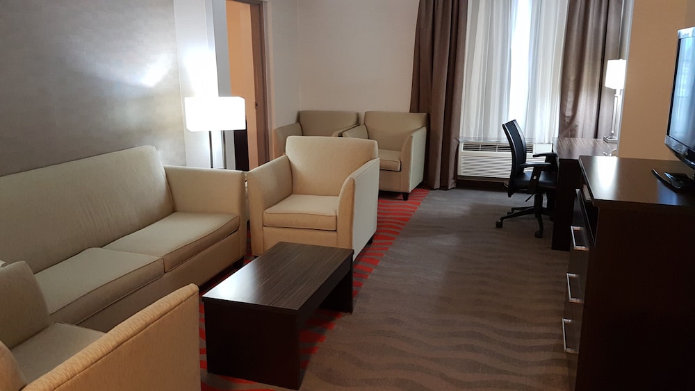 Holiday Inn Express Barrie 45/75