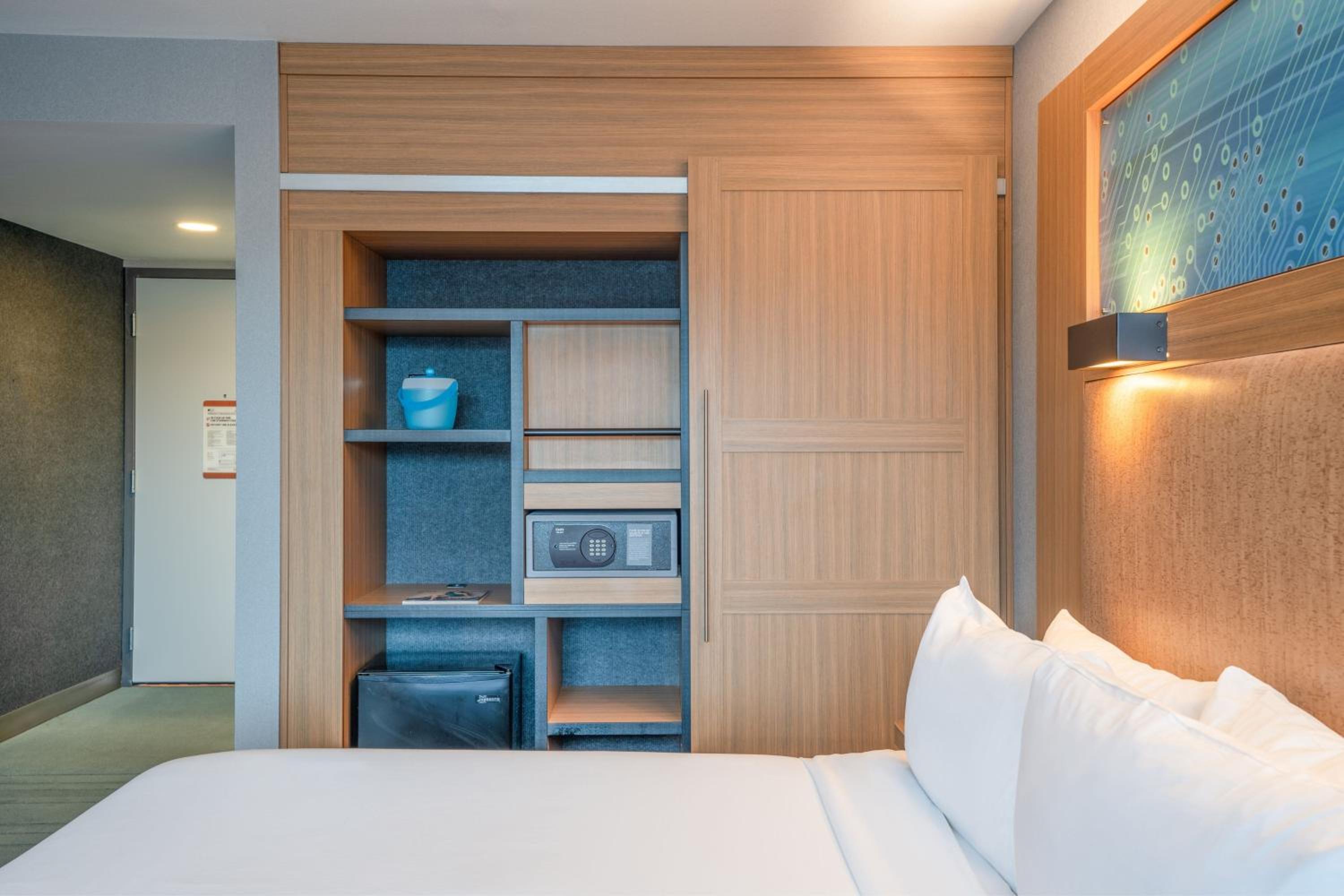 Aloft, Guest Room, King Bed
