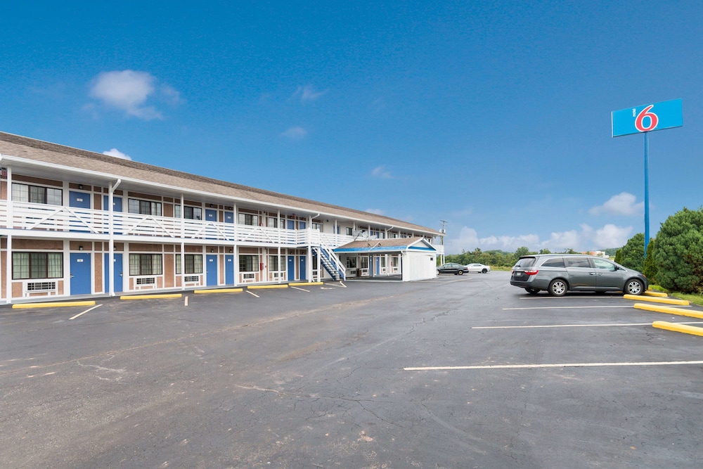 Motel6 Parkersburg, WV 28/39