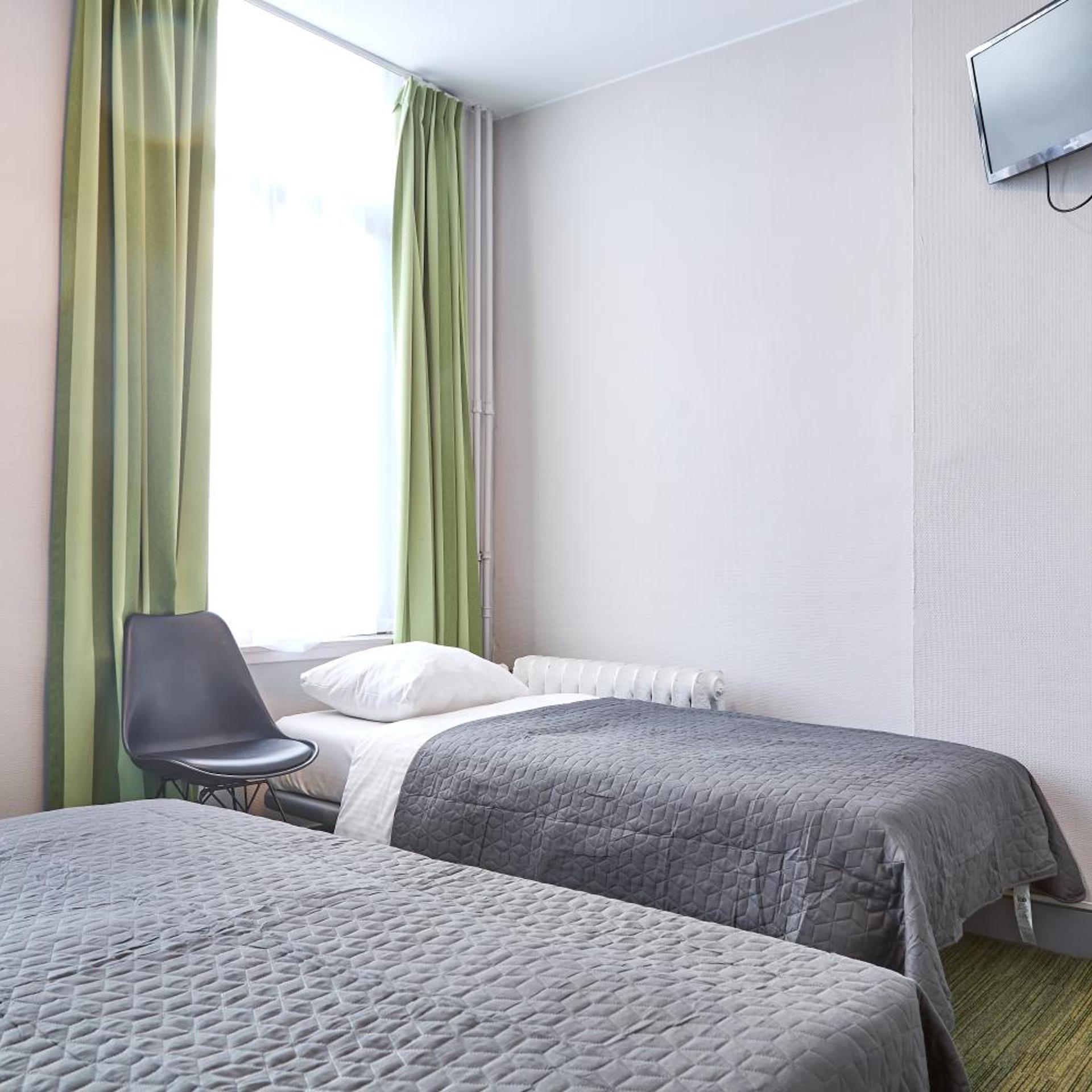 Room, Triple, Single Bed, Hotel Derby Merode 2/5