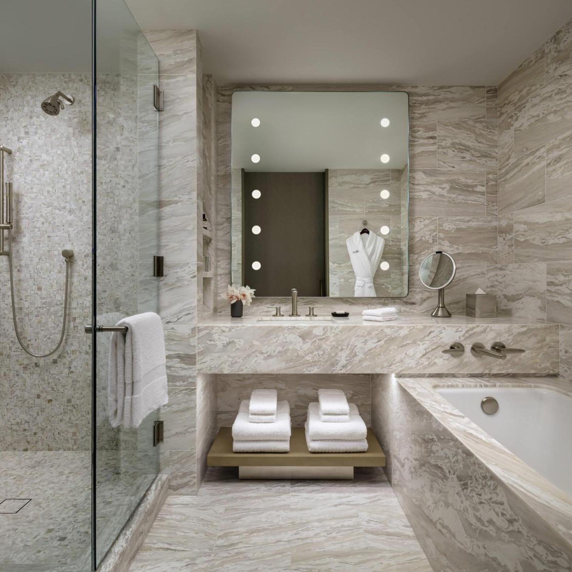 Plaza, Century, King Bed, Balcony, Accessible، Fairmont Century Plaza Los Angeles 4/8