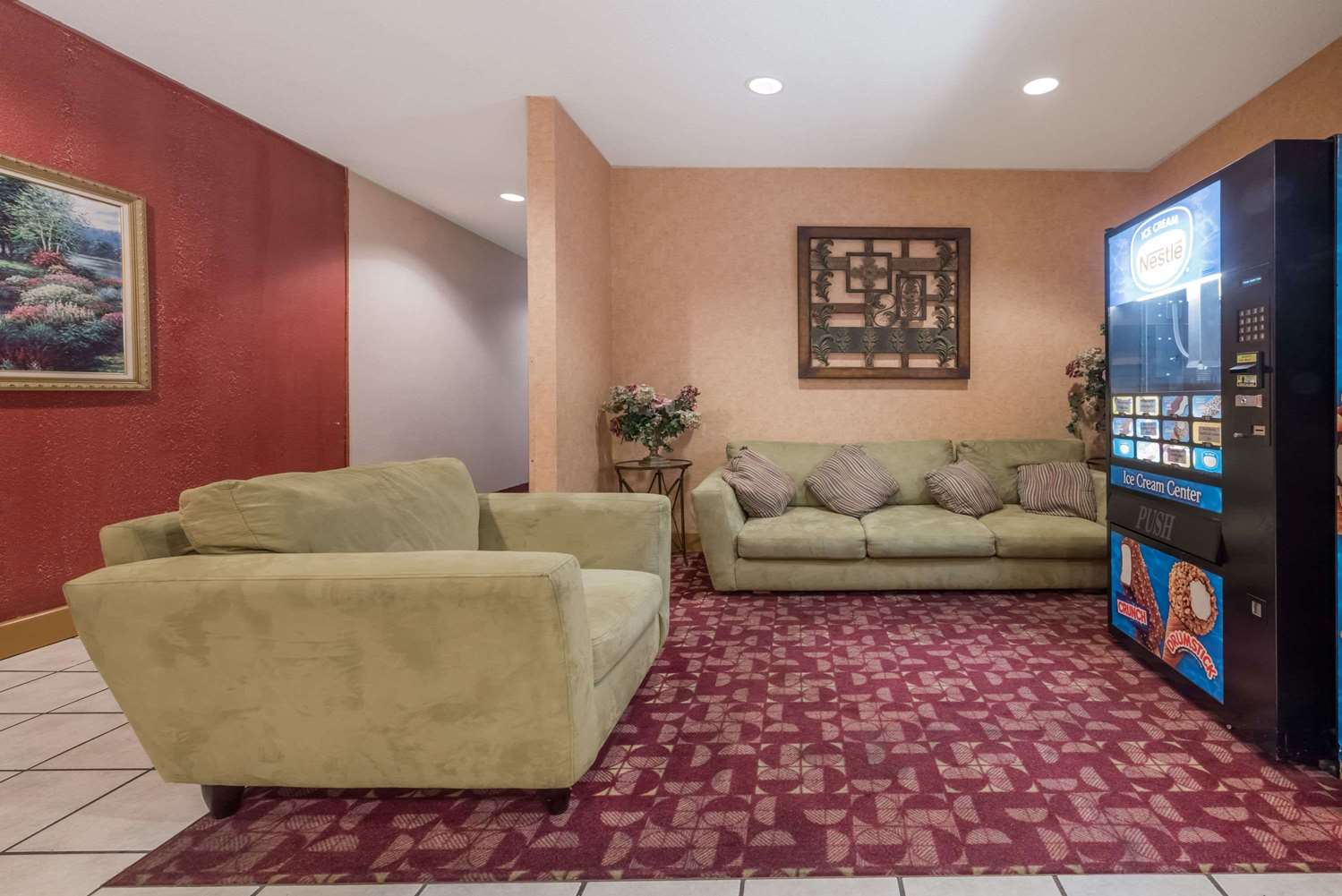 Super 8 by Wyndham Fort Worth Downtown South 2/6