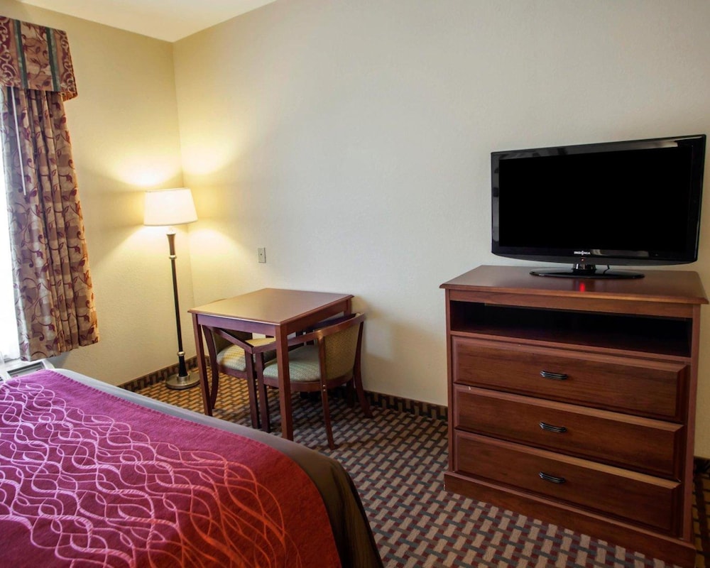 Comfort Inn and Suites Harrisonville 19/48