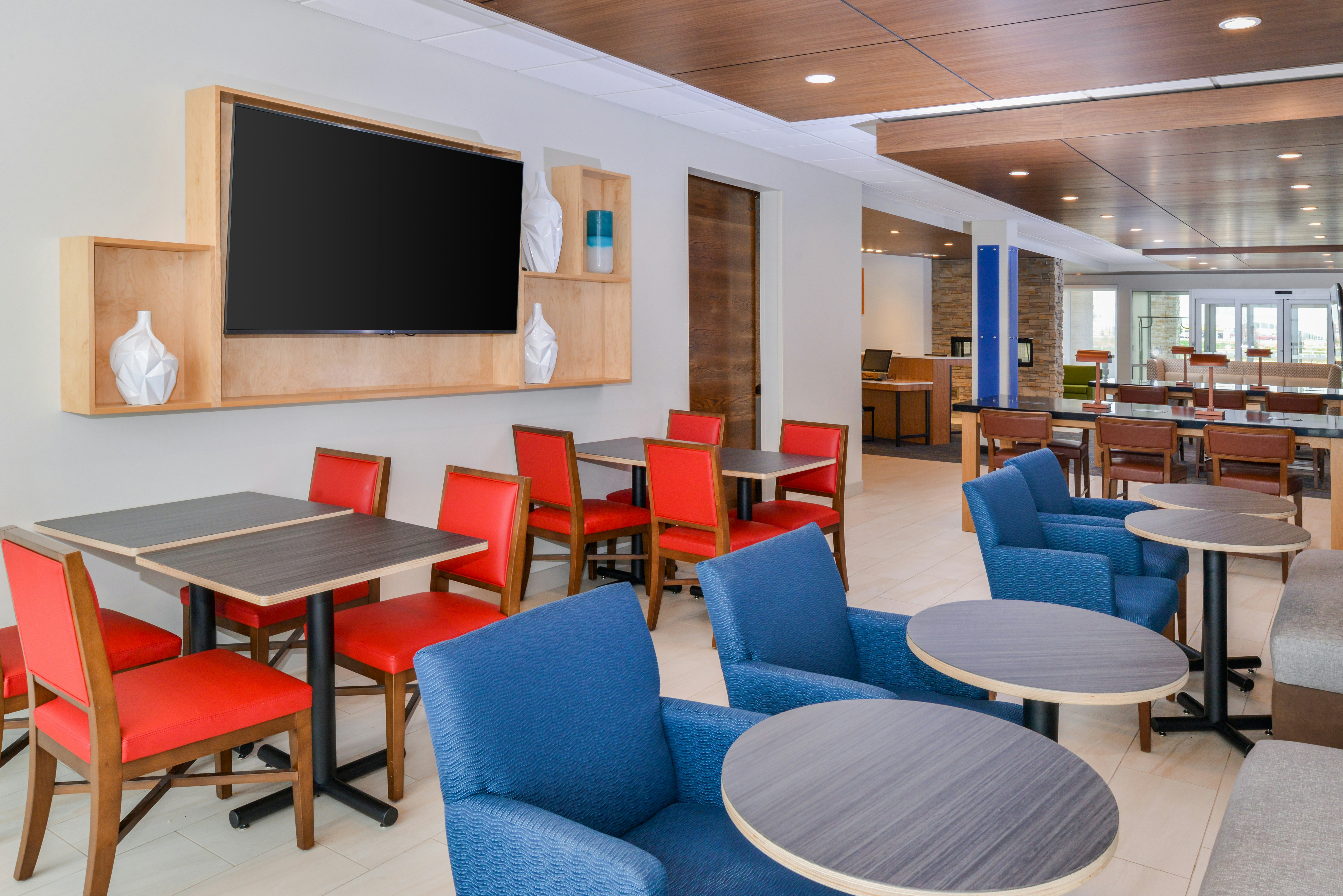 Holiday Inn Express Suites Ogallala 65/75