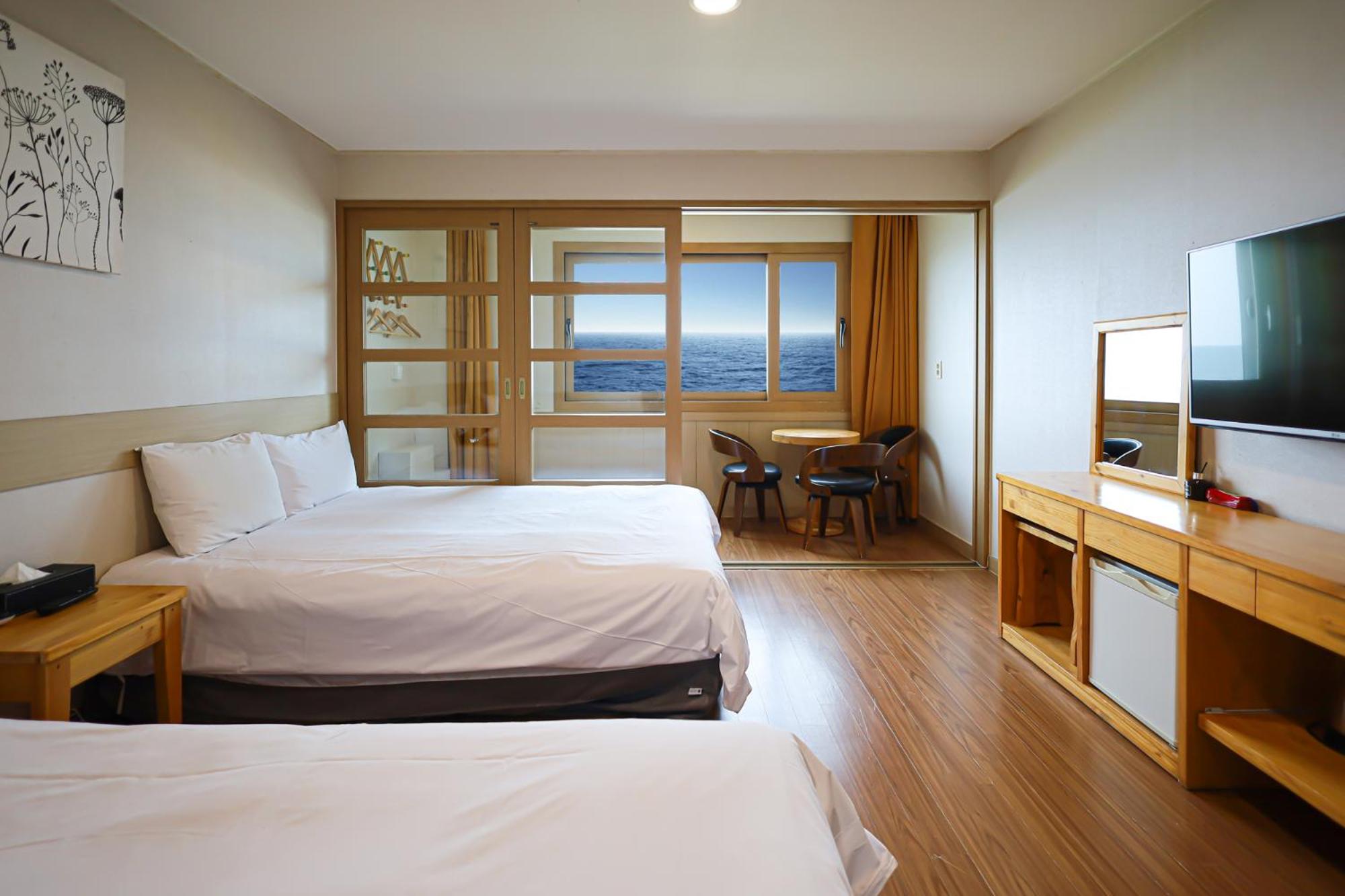 Fantastic Ocean View Sydney Hotel 23/51