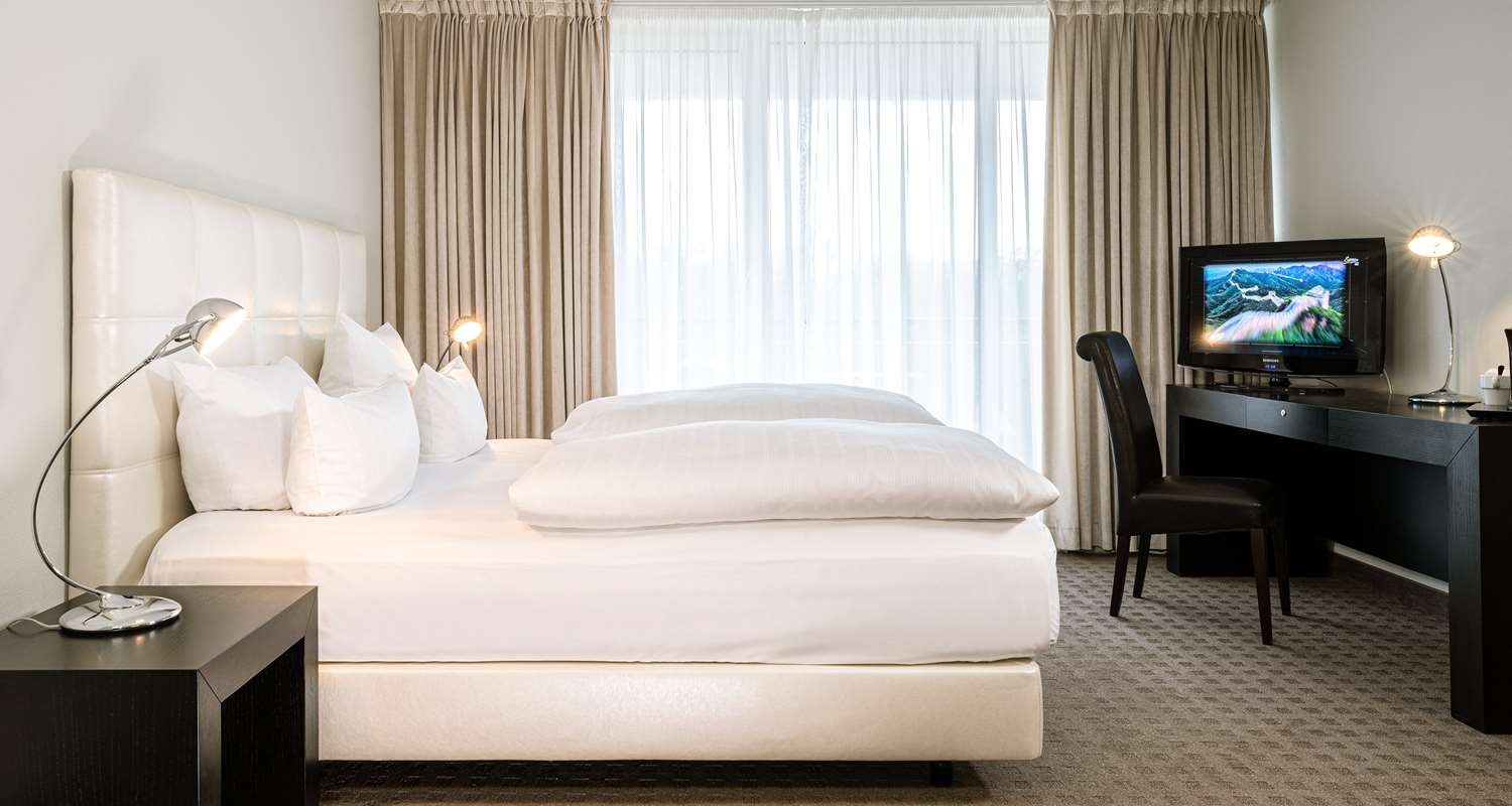 Super, Double Bed