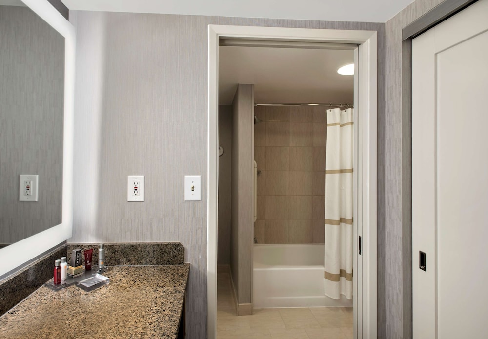 Embassy Suites by Hilton Bethesda Washington DC 14/51
