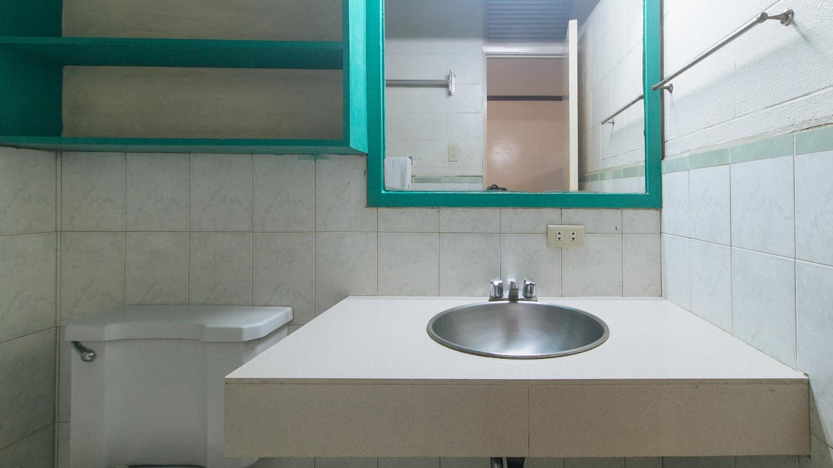 BROADWAY COURT APARTELLE 44/45