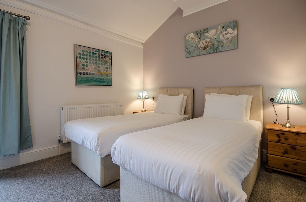 Dukes Folly Hotel 10/49