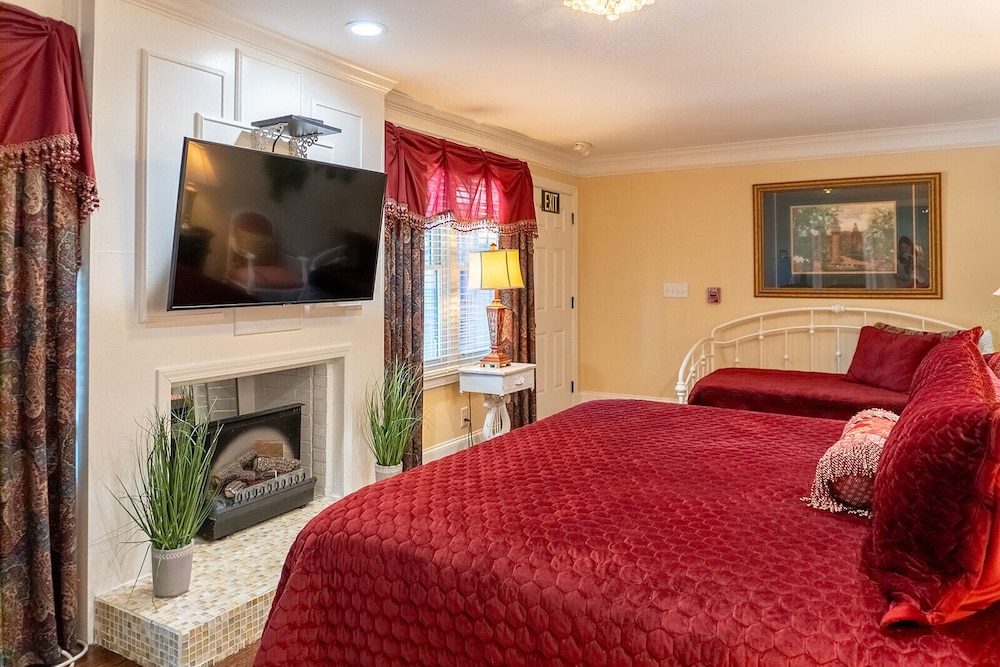 Ruby, Retreat, House, 1 King and 1 Single Beds