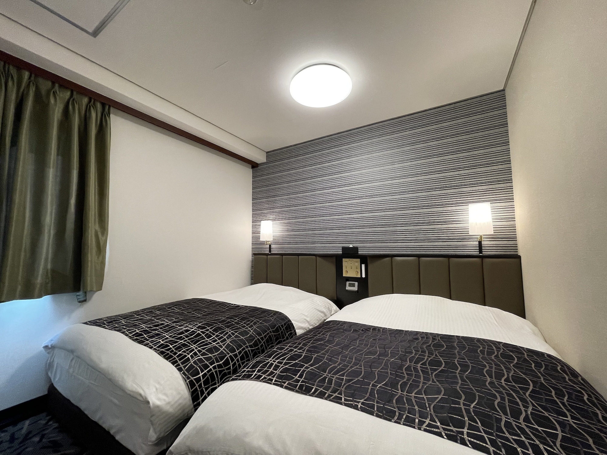 ROOM, TWIN BEDS
