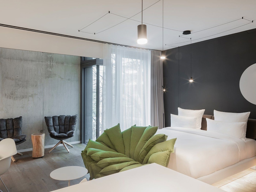 Executive, King Bed