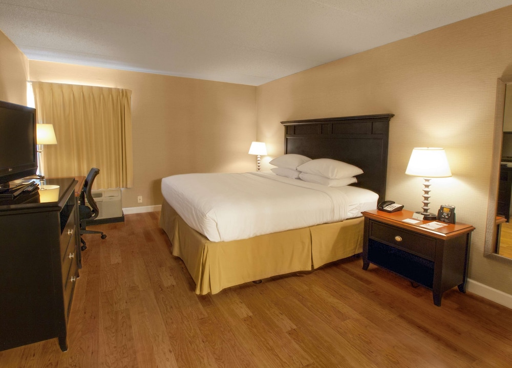 Doubletree By Hilton Buffalo Amherst 28/64