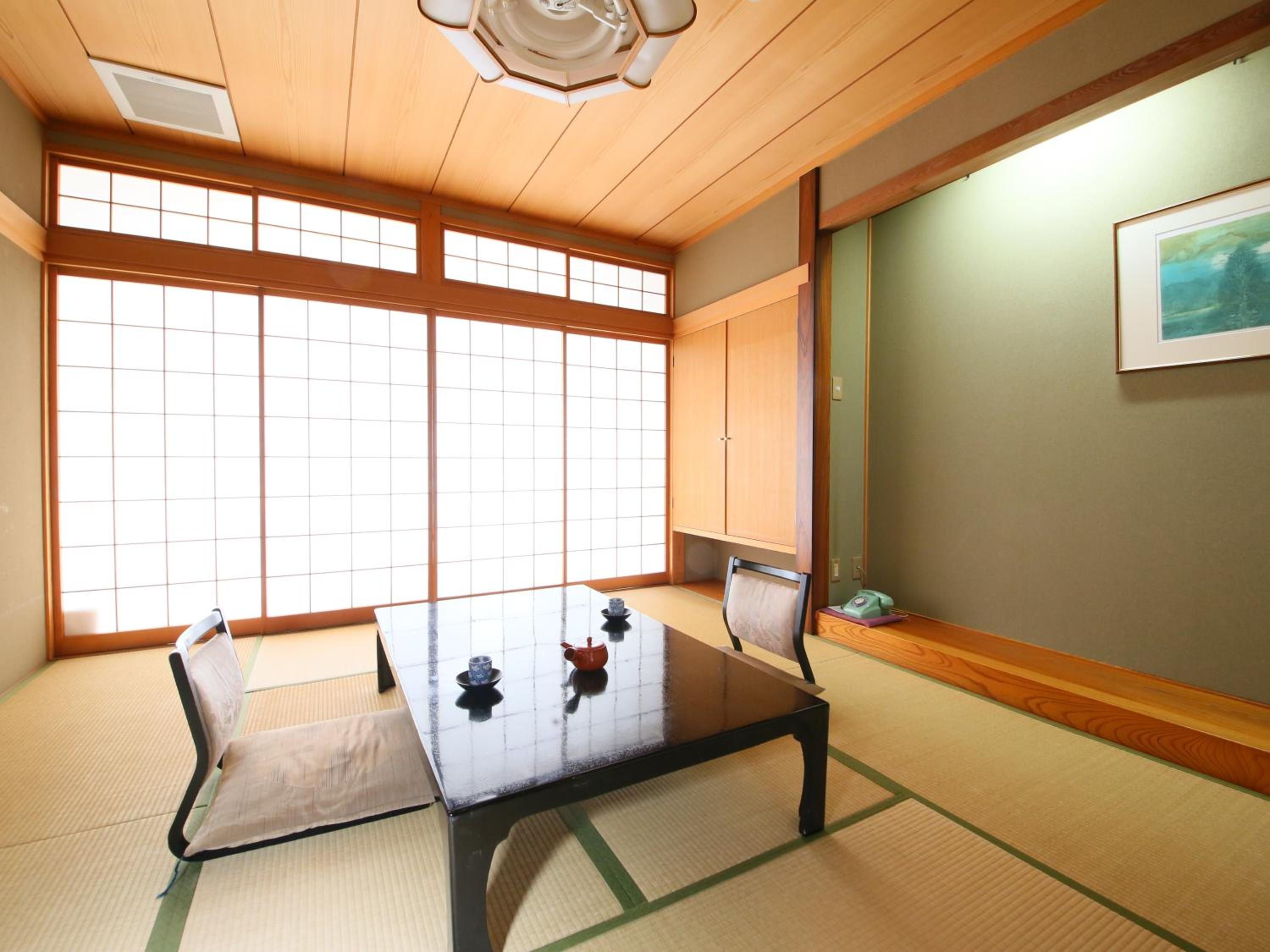 Japanese, 4 Futon Beds, Shared Bathroom
