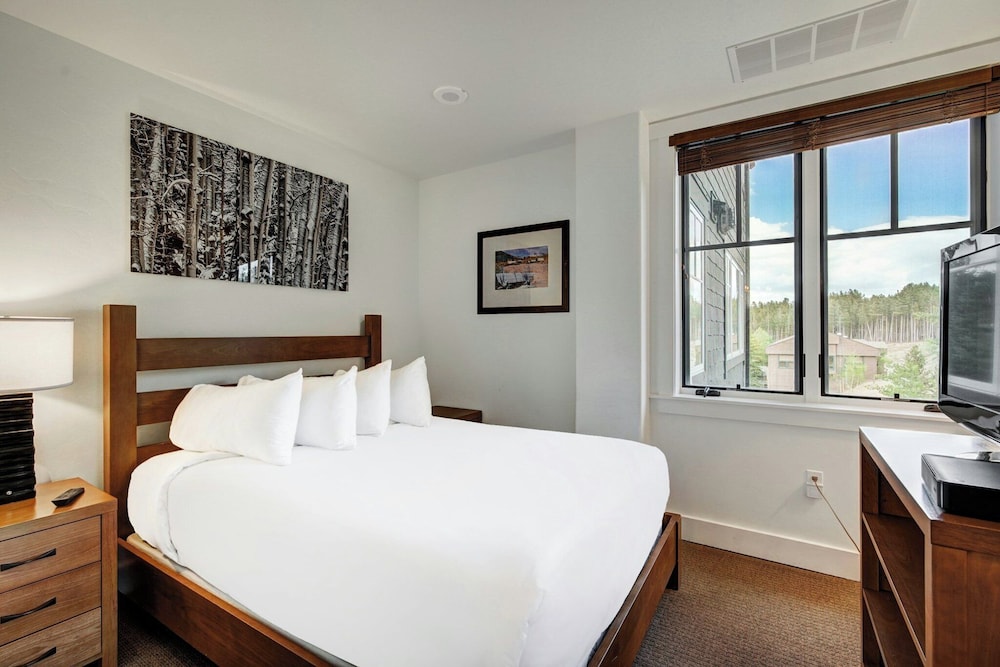 4 Bedrooms, Condominium, Condo, Platinum, King Bed, 3 Queen Beds, Sofa، One Ski Hill Place A Rockresort 2/10