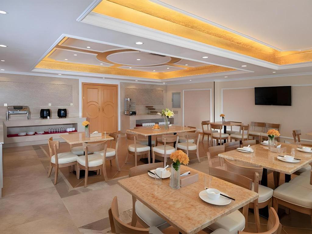 Vienna Hotel Gongcheng Tianjie 54/61
