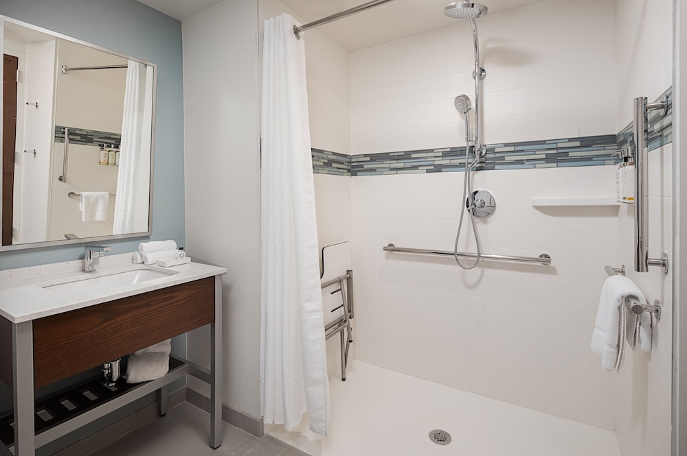 Even Hotels Alpharetta - Avalon Area 20/81