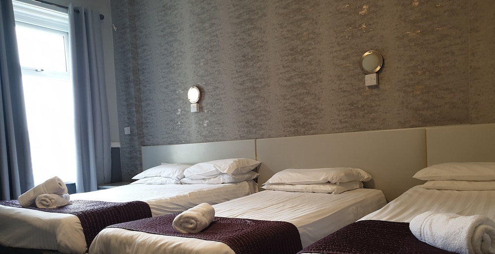 Blenheim Mount Hotel 8/50
