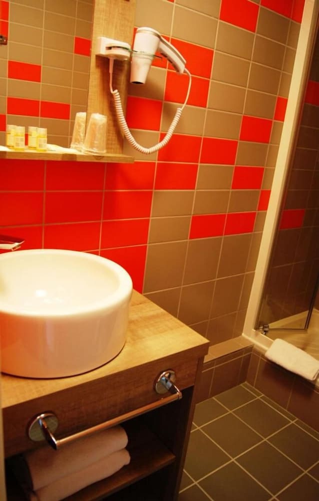 Hotel The Originals Clermont-Ferrand Sud 23/24