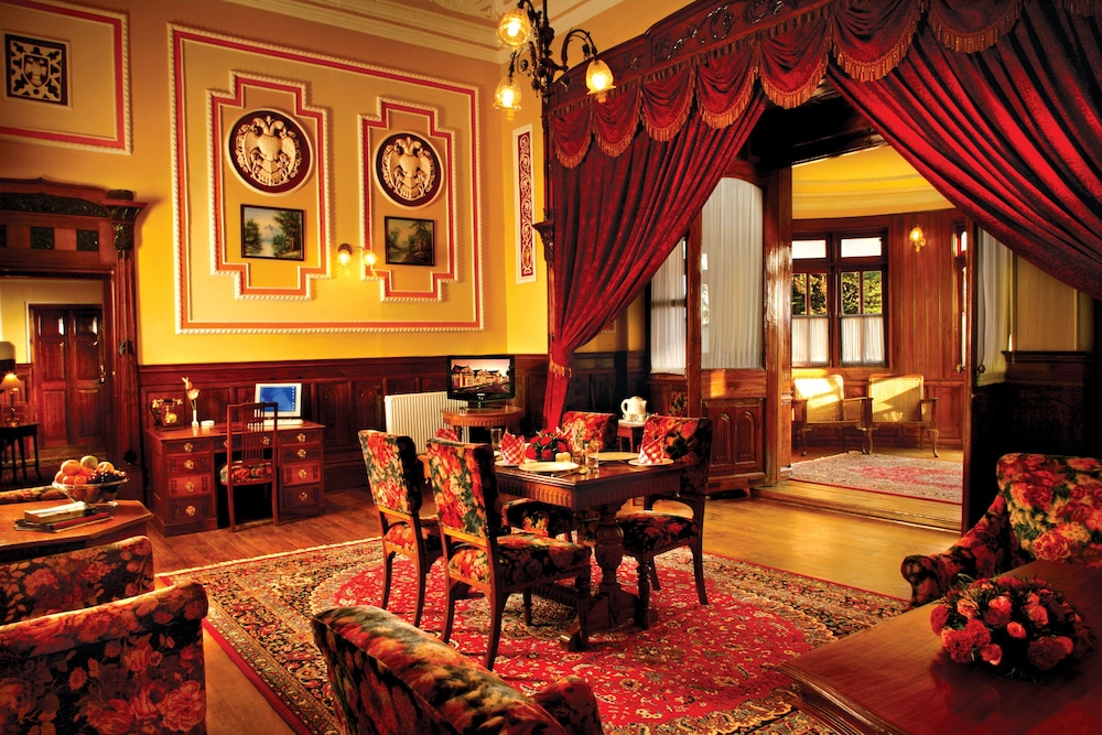 Welcomheritage Ferrnhills Royale Palace 21/40