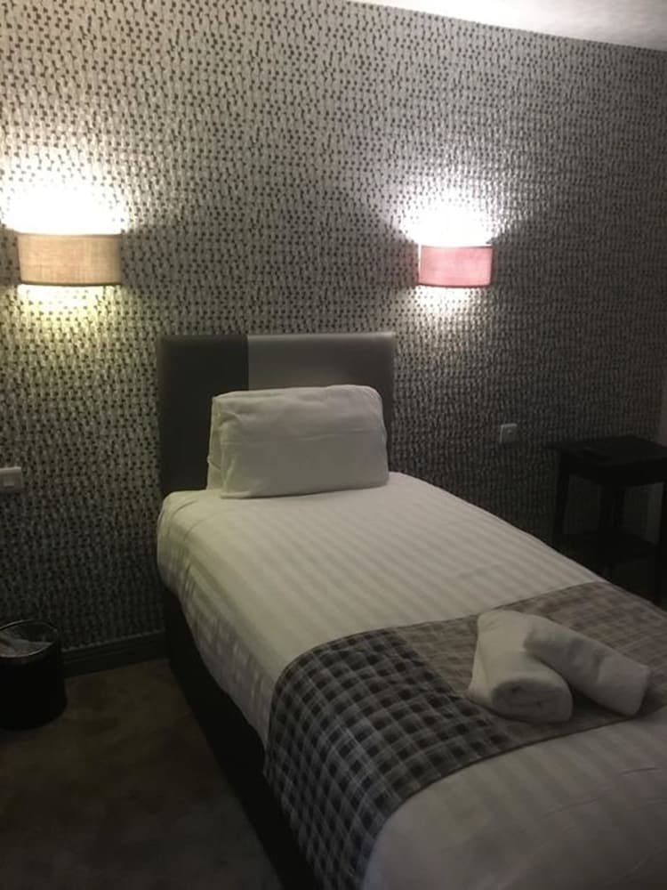 Richmond Park Hotel 39/68