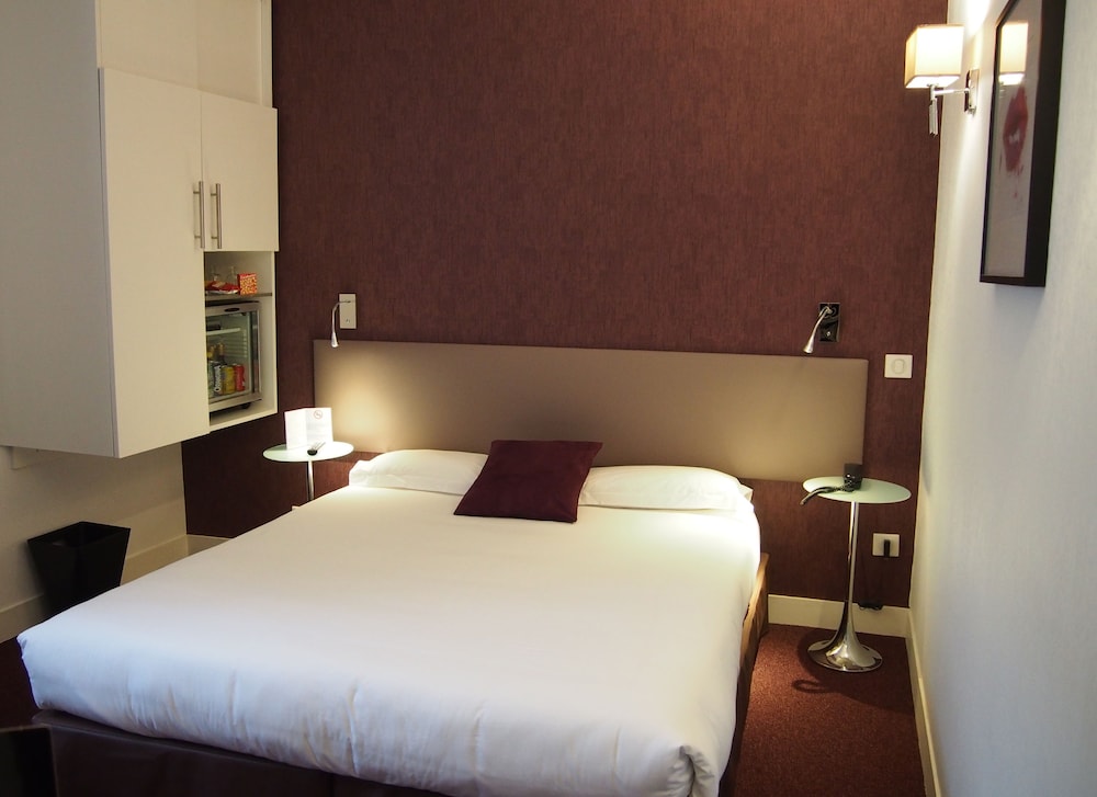 Porte de Versailles Hotel 9/48