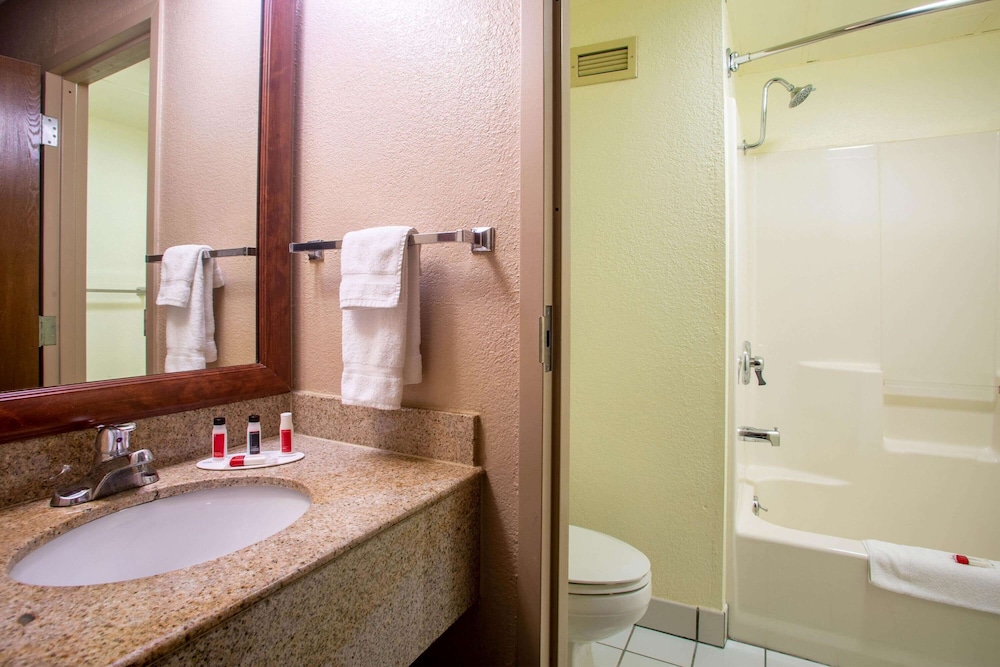 Baymont By Wyndham Springfield South Hwy 65 21/50
