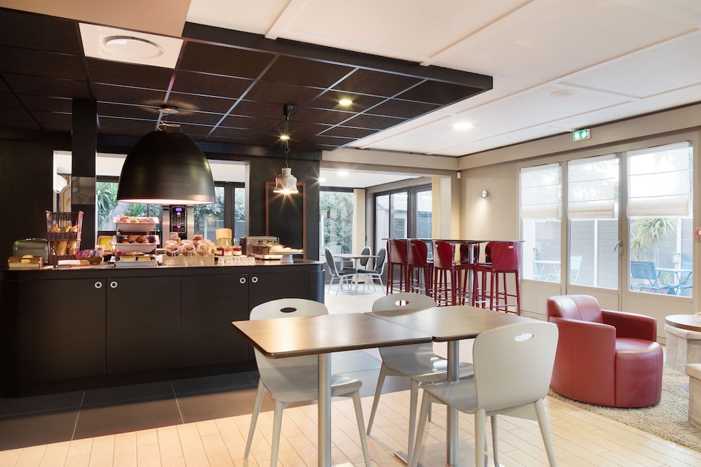 restaurant cafeteria