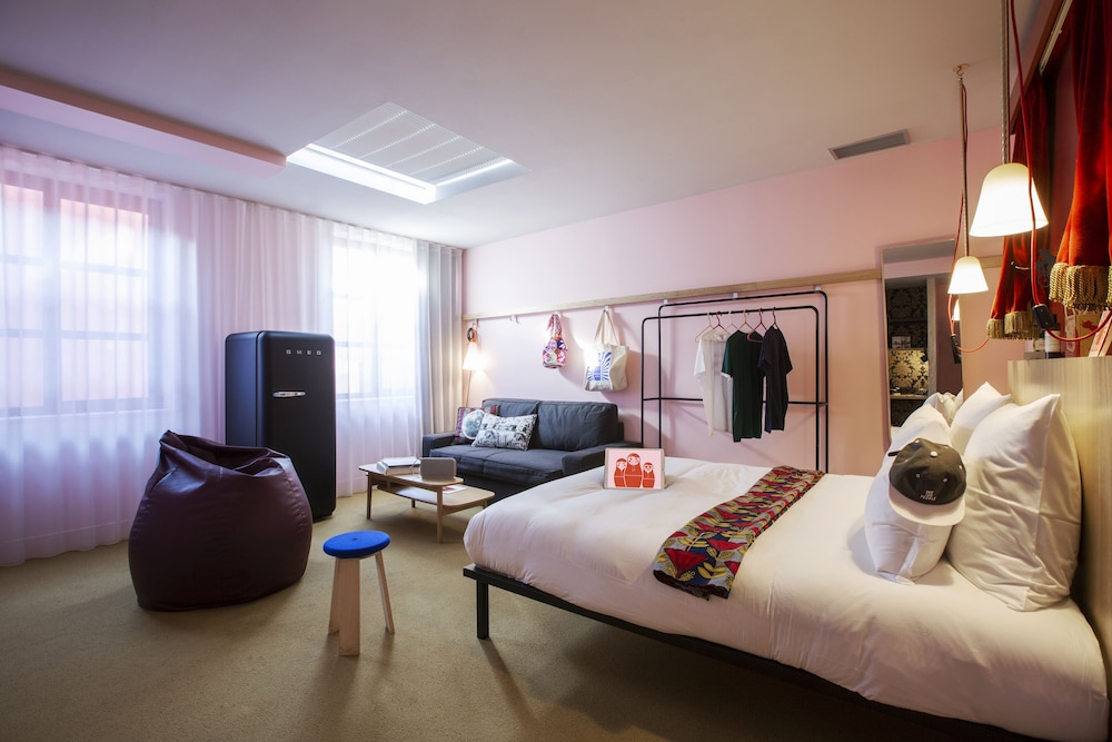 Mob Hotel Paris Les Puces 7/65