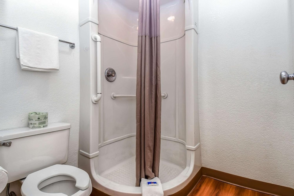 Motel6 Corona, CA - Norco 33/70