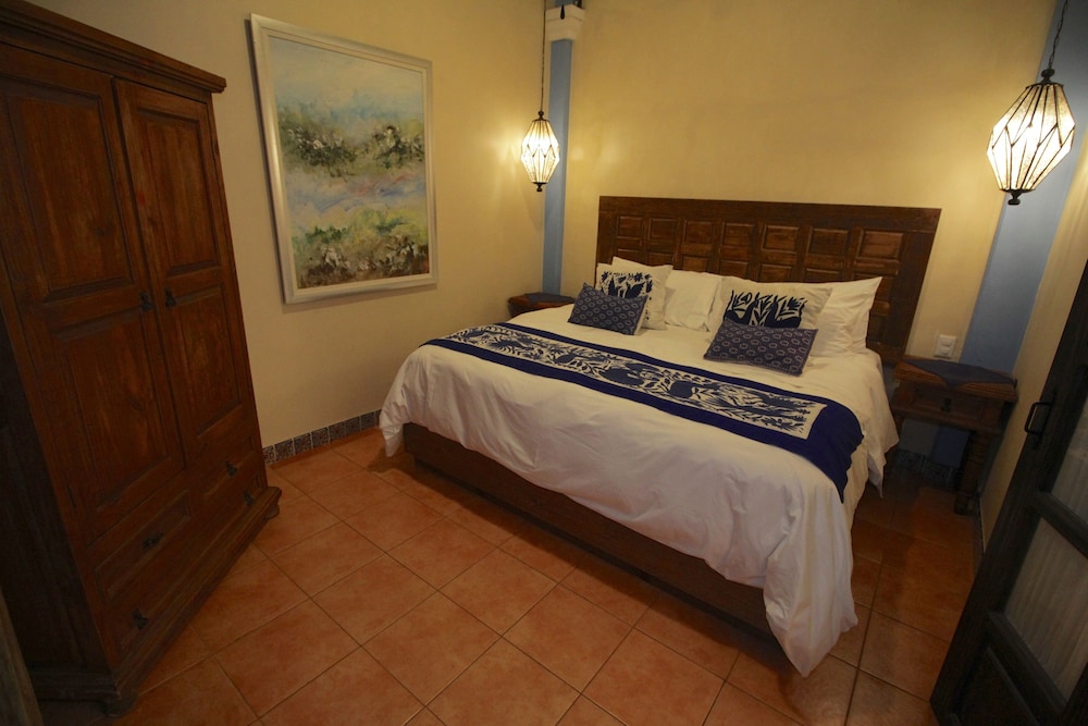 Casa Mia Suites 14/72