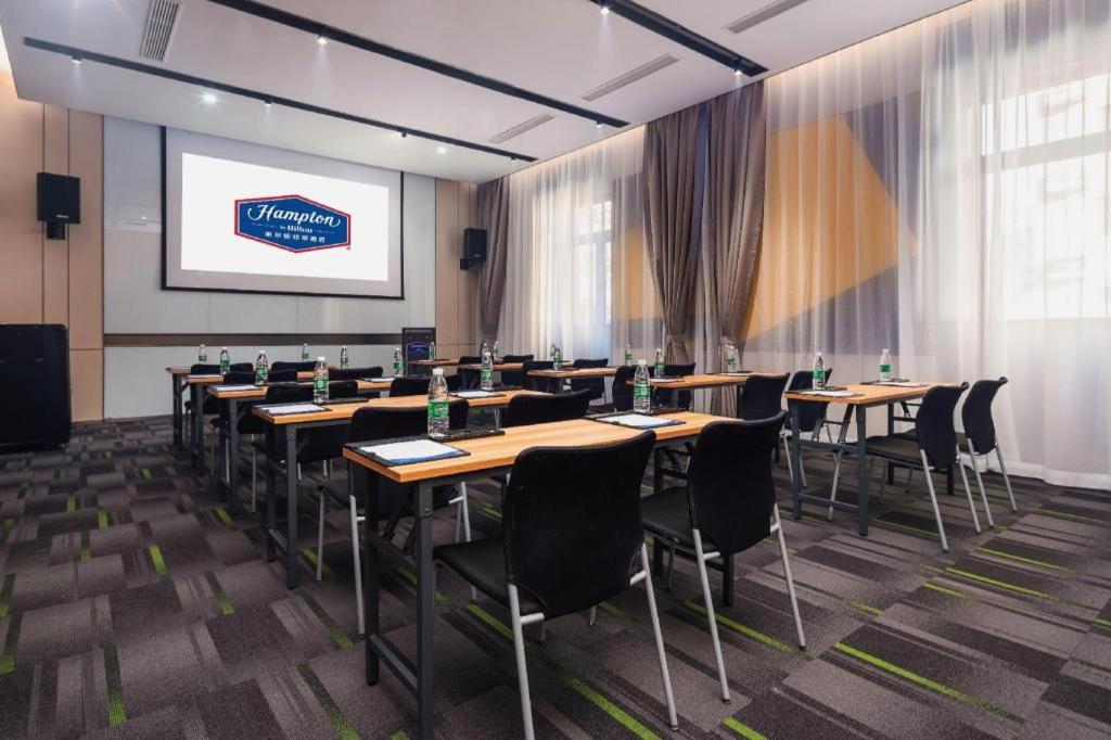 Lize Business District Hampton by Hilton 39/43
