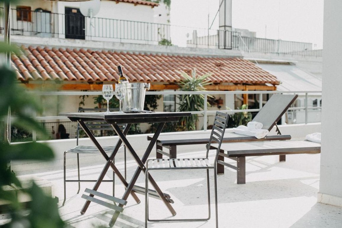 Areos Hotel 6/57