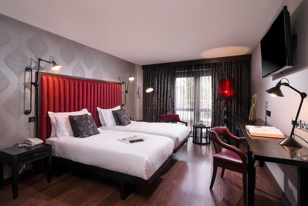 The Twelve Hotel 21/71