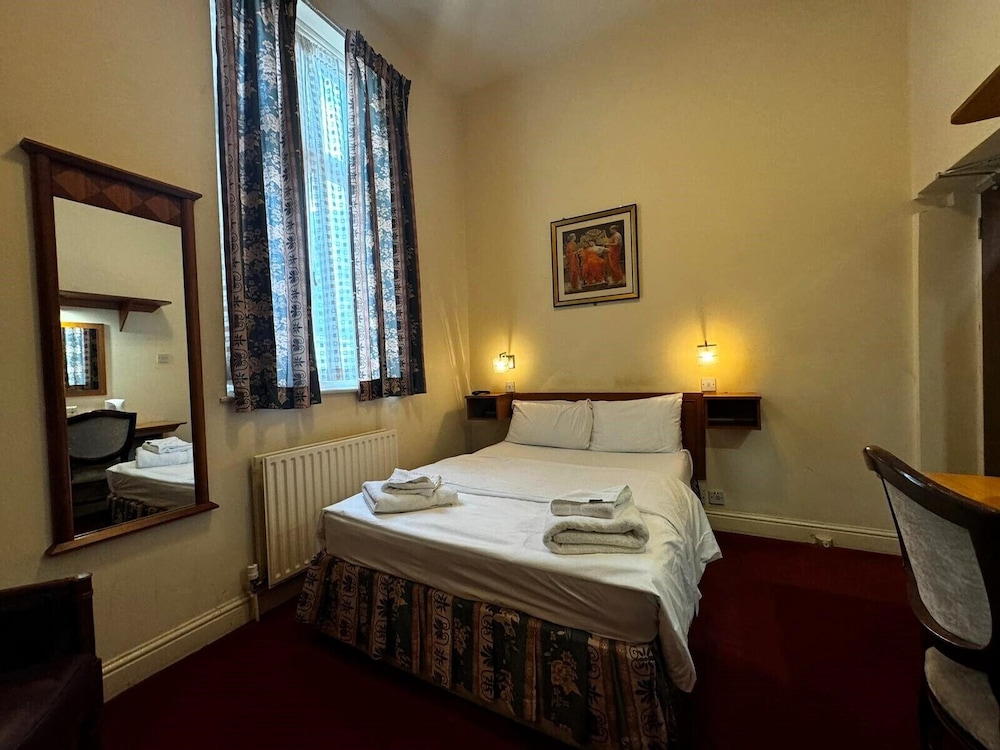 ROOM, DOUBLE BED, SHARED BATHROOM