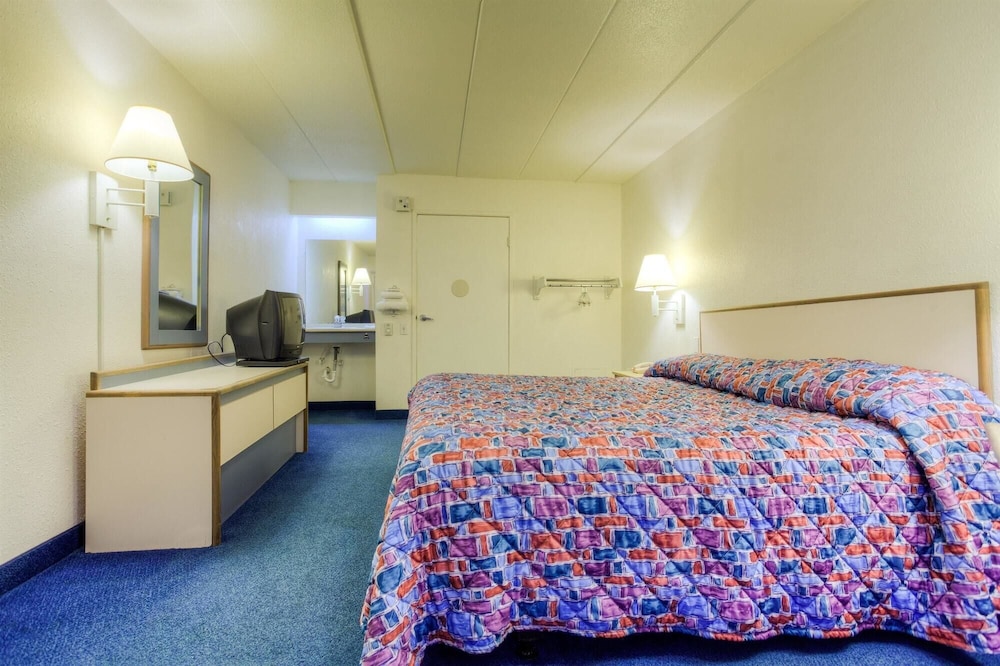 Motel6 Knoxville, TN - North 30/45