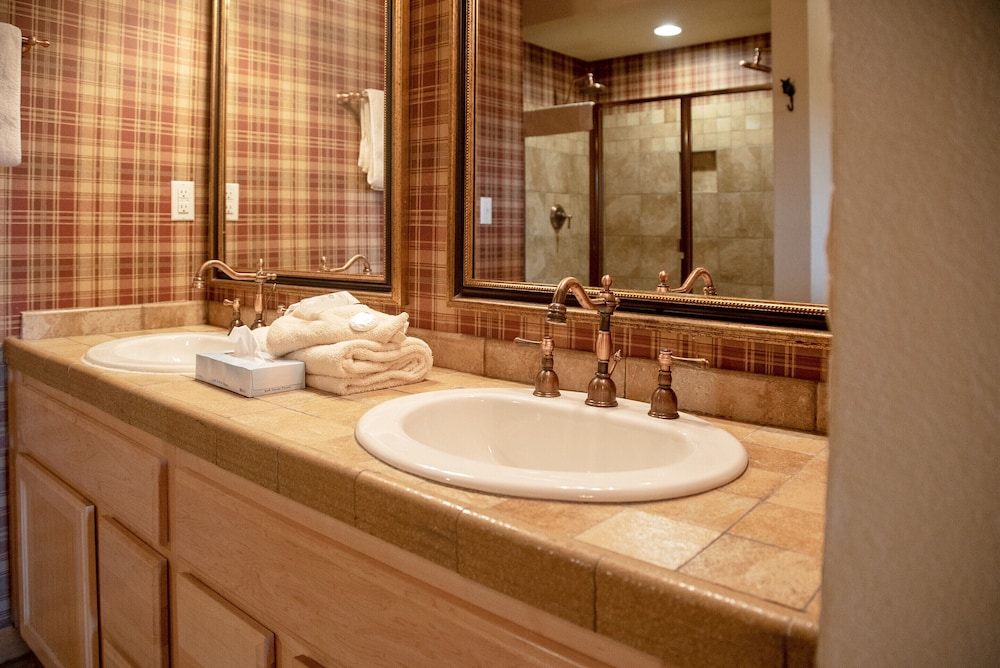 Cabins At Grand Mountain By Thousand Hills Resort 48/49