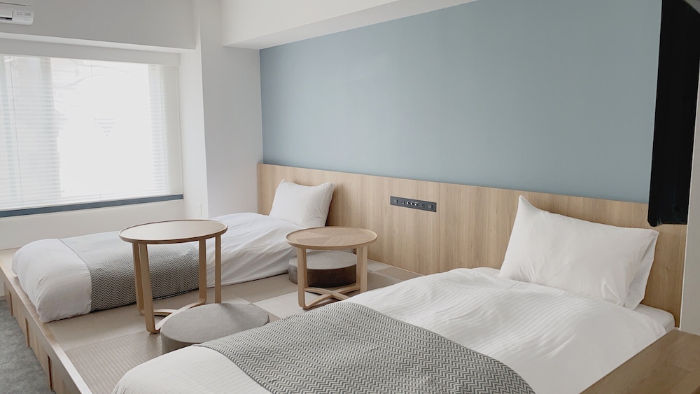 Connecting, 4 Beds, Sofa