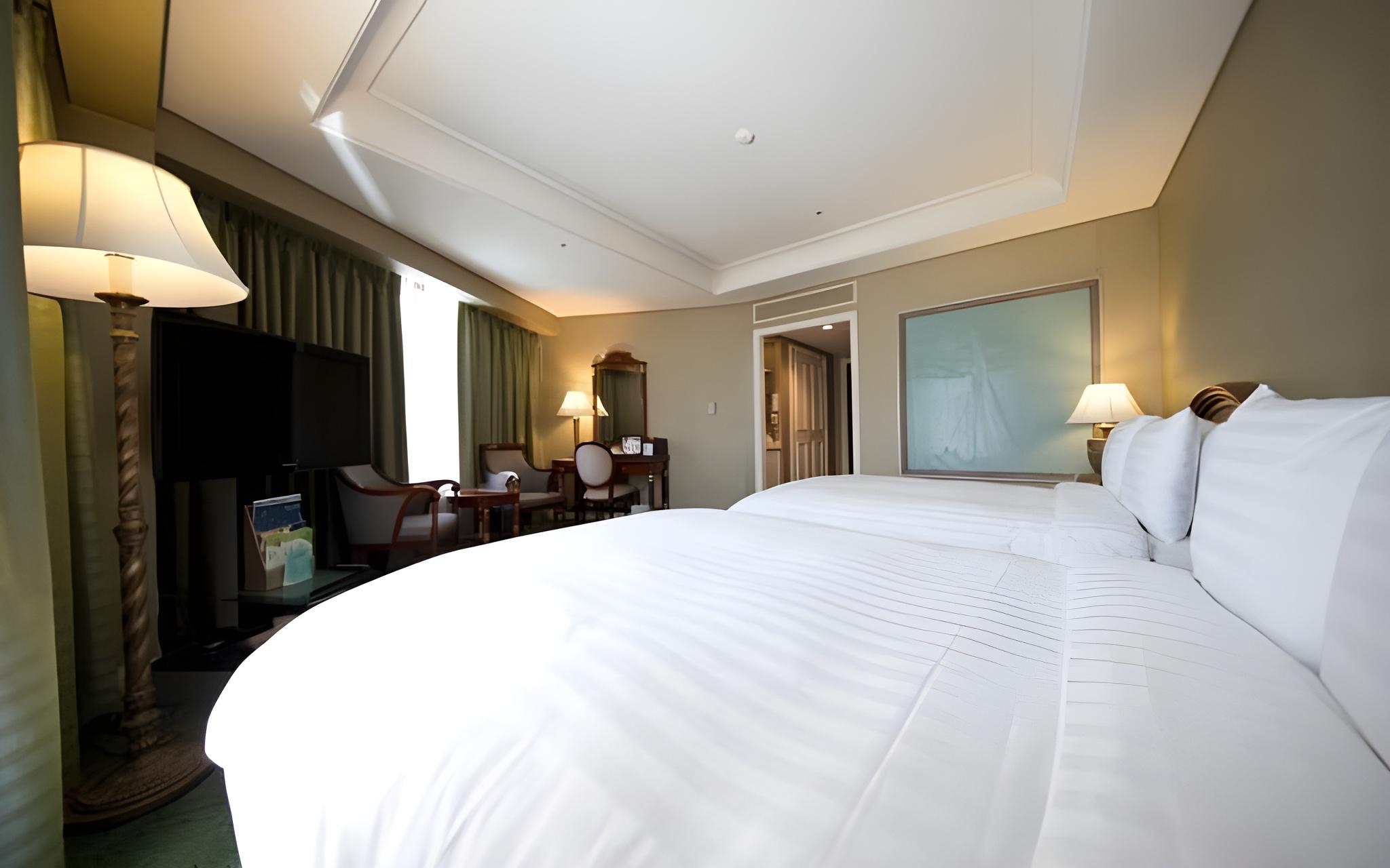 Junior Suite, Family