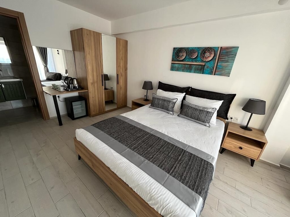 Ni Marin Hotel 4/40